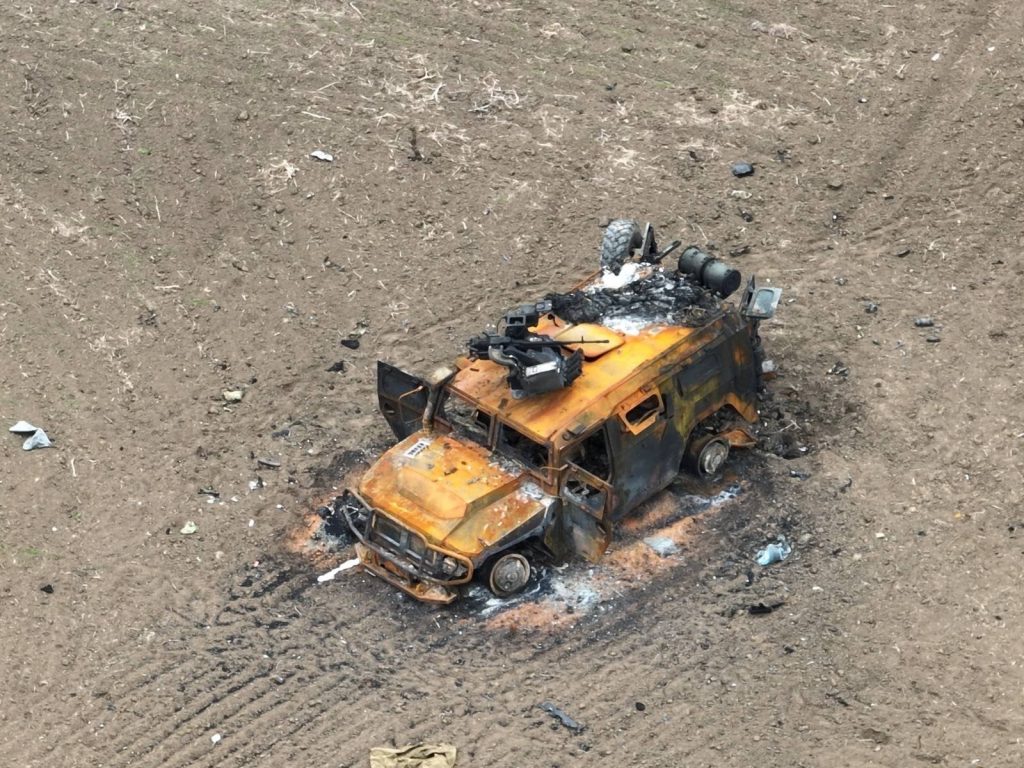 
                ВСУ в Херсонской области уничтожили три российских “Тигра” и БМП (Фото)            
