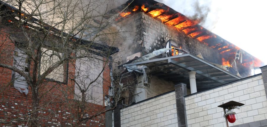 
                Россияне обстреляли Саржин Яр в Харькове: загорелись частные дома            