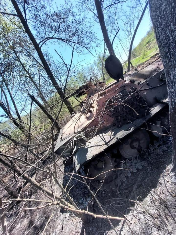 
                Бойцы территориальной обороны уничтожили российский танк и МТЛБ (Фото)            