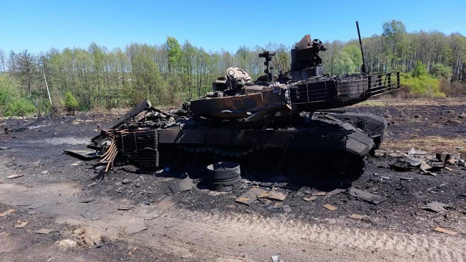 
                Бойцы территориальной обороны уничтожили российский танк и МТЛБ (Фото)            