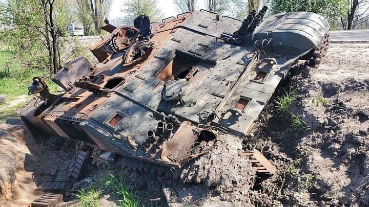 
                Украинские защитники уничтожили редкую российскую боевую машину огнеметчиков (Фото)            
