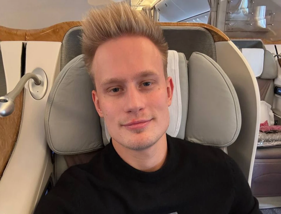 Александр Орловский фото в самолете