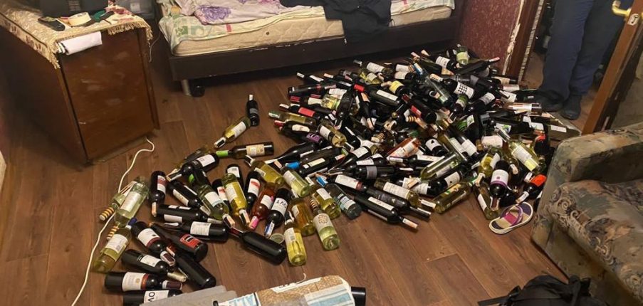 
                В Харькове два мародера обокрали винный магазин            