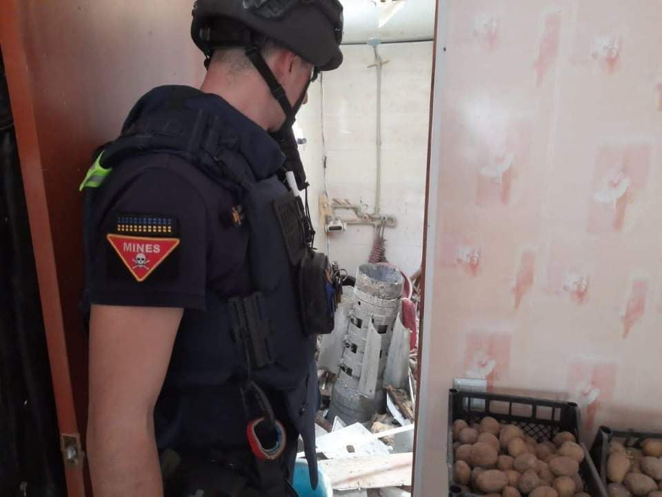 
                В одном из домов Северодонецка нашли неразорвавшуюся российскую ракету (Фото)            