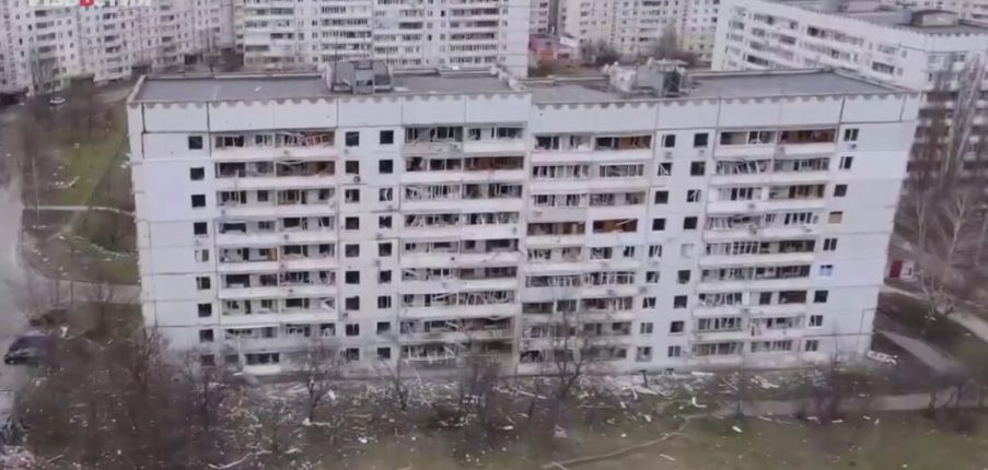 
                Россияне обстреляли один из районов Харькова: есть раненые и погибший            