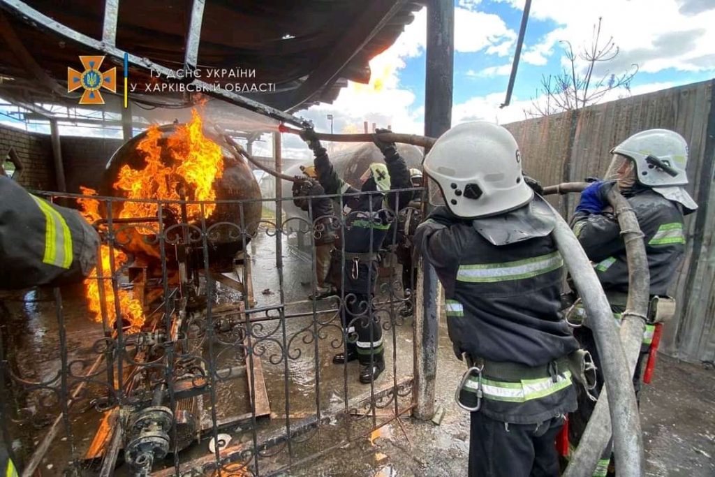 
                Под Харьковом на автозаправке произошел масштабный пожар (Фото)            