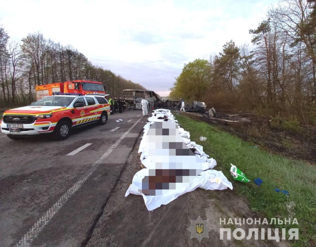 
                Масштабное ДТП в Ровенской области: погибли 26 человек, 12 — получили травмы             