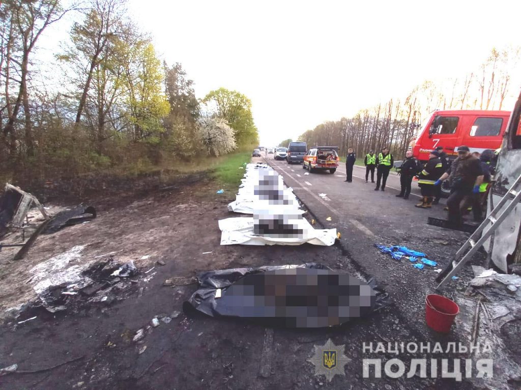 
                Масштабное ДТП в Ровенской области: погибли 26 человек, 12 — получили травмы             