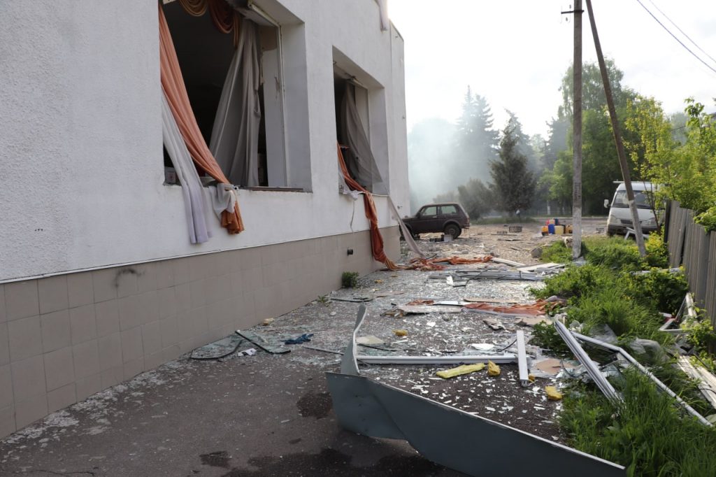 
                Появились фото уничтоженного ДК под Харьковом, где располагался гуманитарный штаб            
