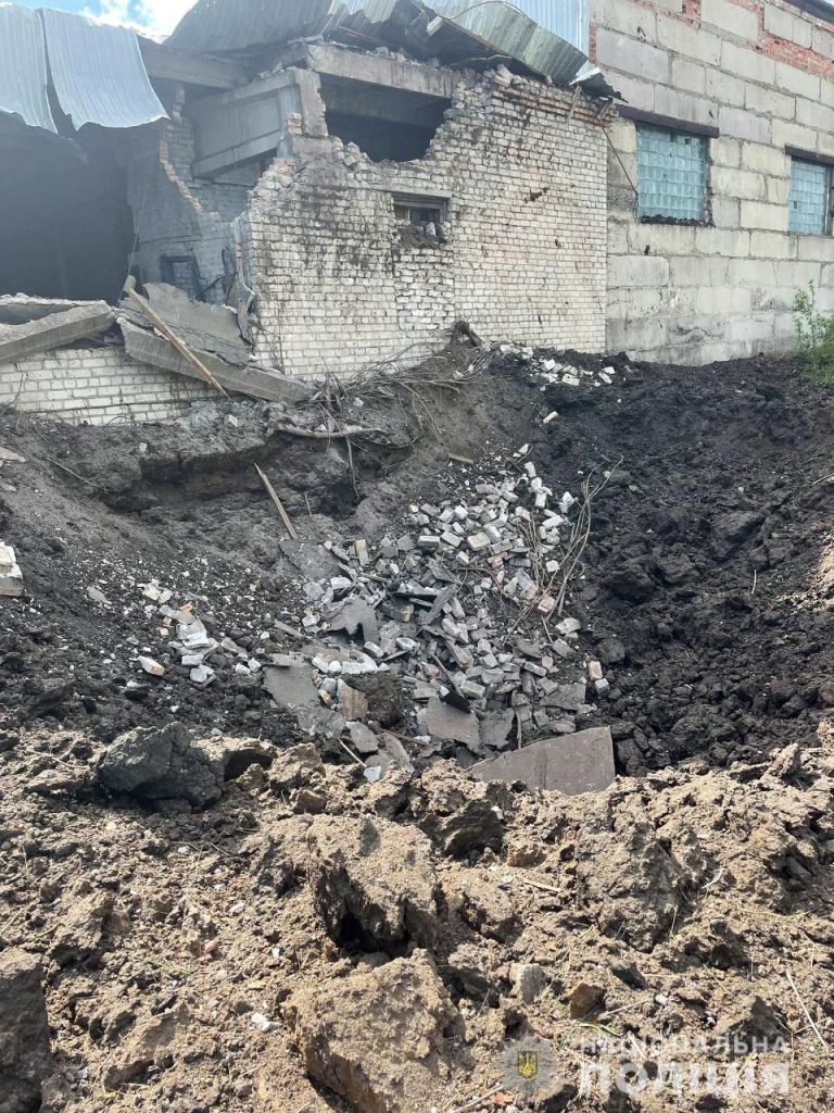 
                Военные РФ за сутки обстреляли 14 населенных пунктов в Донецкой области (Фото)            