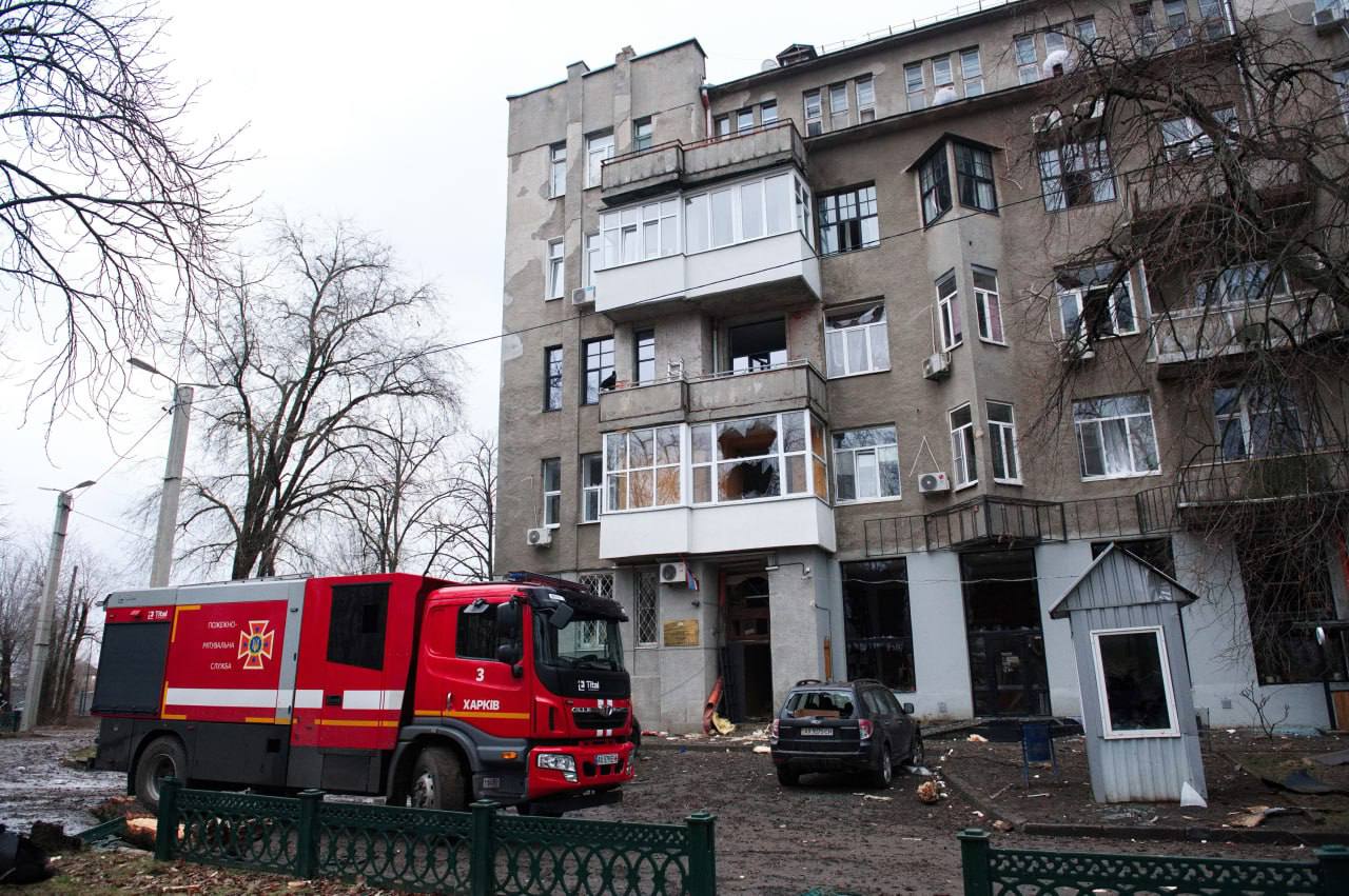 Розбиті двори будинки та авто у поліції показали наслідки ударів РФ